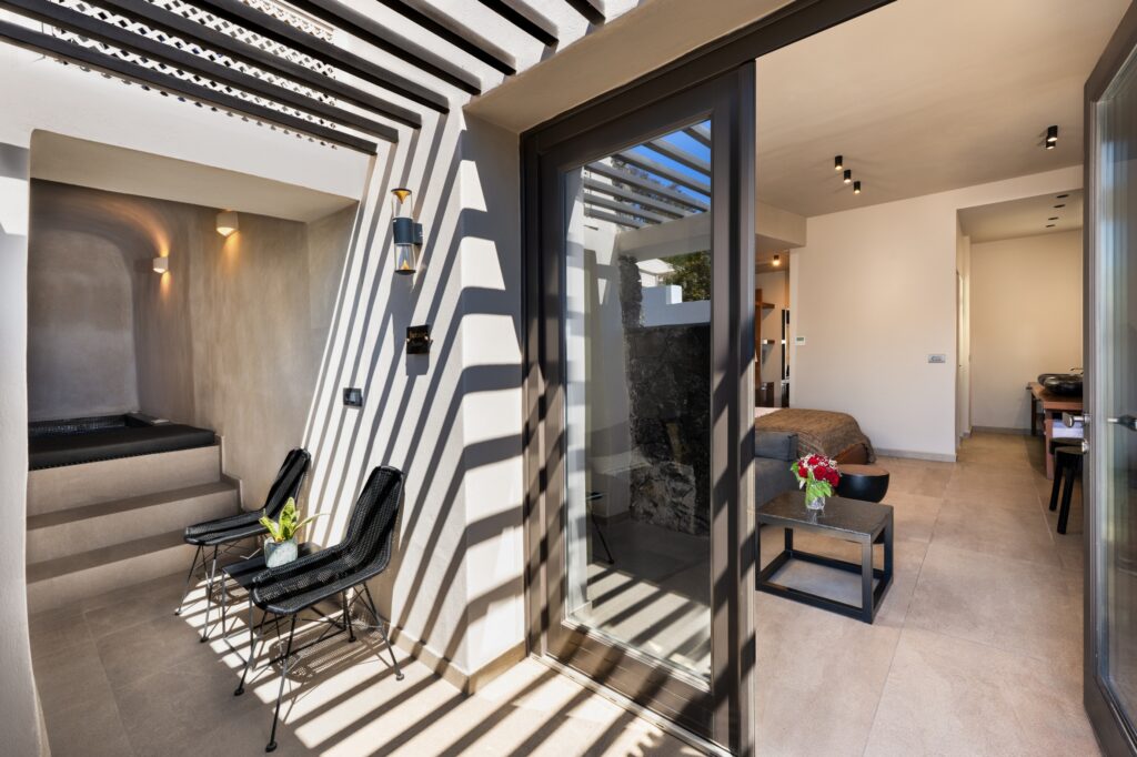 JUNIOR SUITE WITH INDOOR HEATED JACUZZI